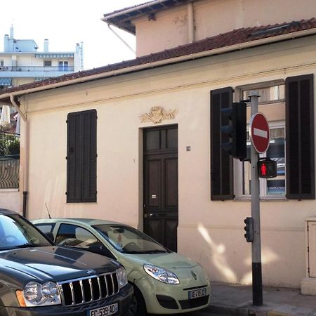 Crew Lighthouse Hostel Antibes Bagian luar foto