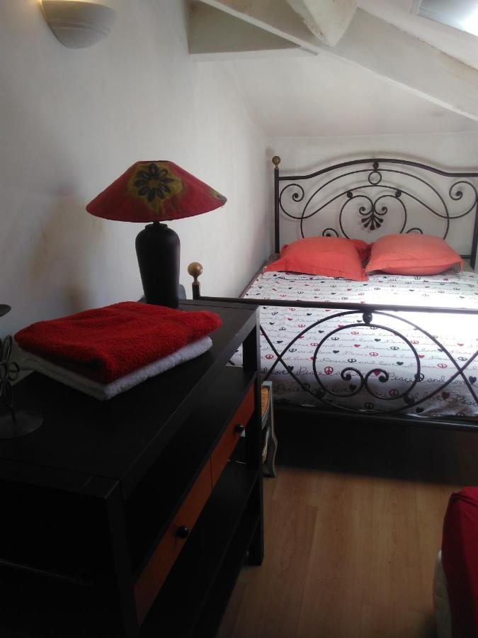 Crew Lighthouse Hostel Antibes Bagian luar foto