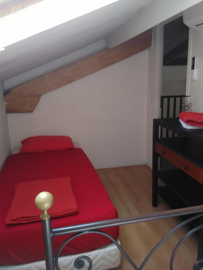 Crew Lighthouse Hostel Antibes Bagian luar foto