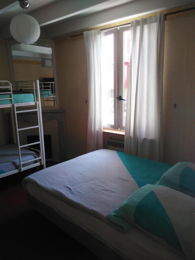 Crew Lighthouse Hostel Antibes Bagian luar foto