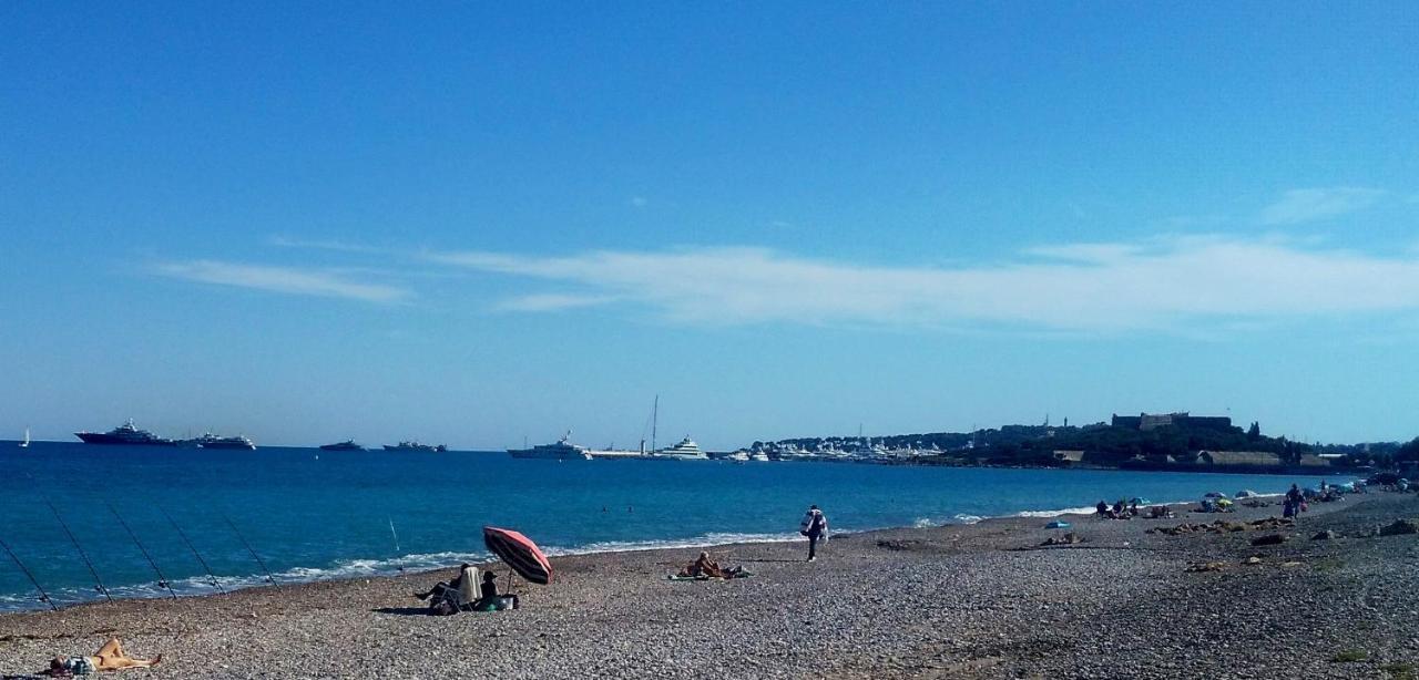 Crew Lighthouse Hostel Antibes Bagian luar foto
