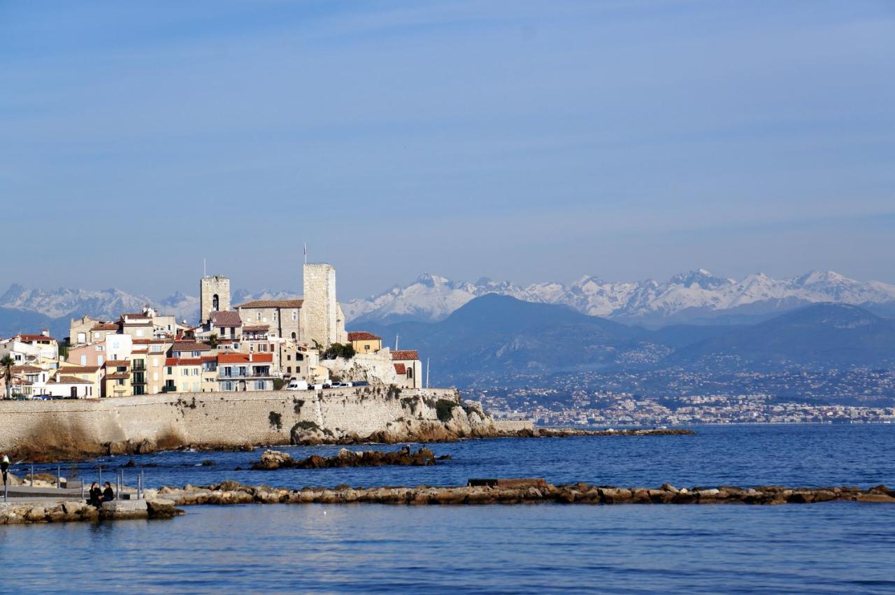 Crew Lighthouse Hostel Antibes Bagian luar foto