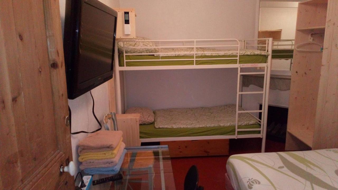 Crew Lighthouse Hostel Antibes Bagian luar foto
