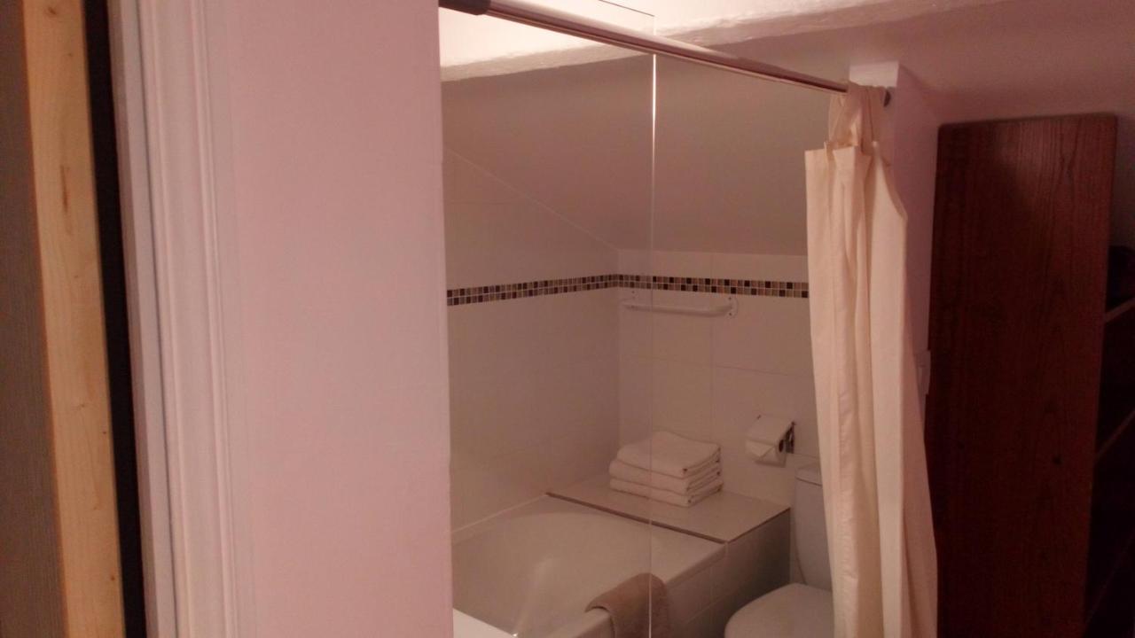 Crew Lighthouse Hostel Antibes Bagian luar foto