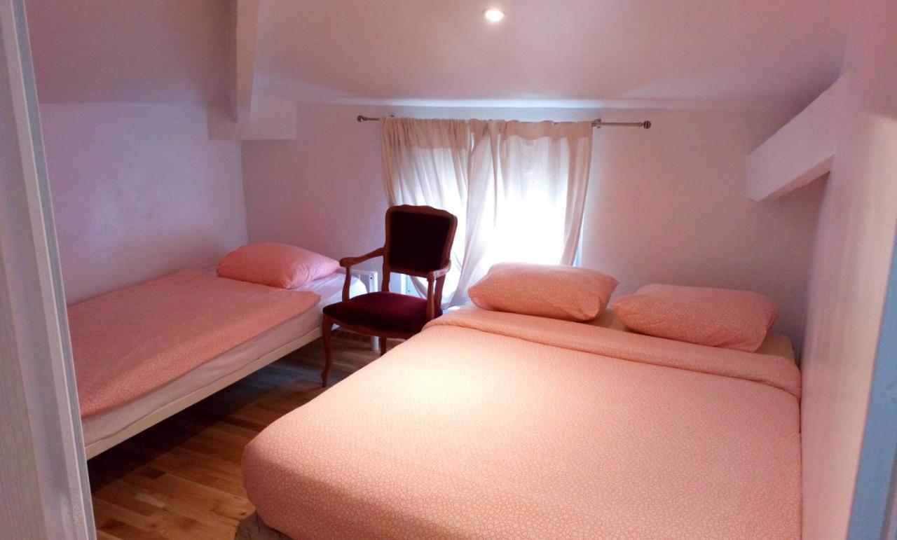 Crew Lighthouse Hostel Antibes Bagian luar foto