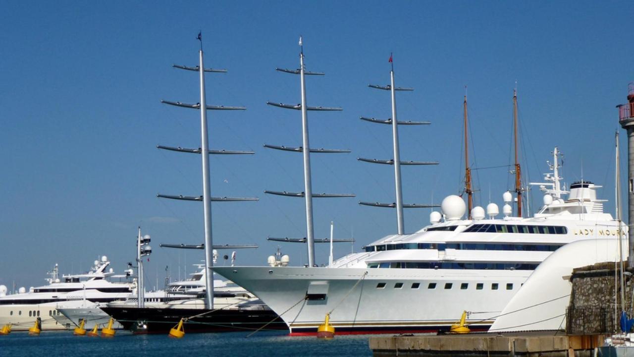 Crew Lighthouse Hostel Antibes Bagian luar foto