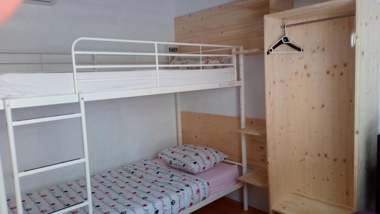 Crew Lighthouse Hostel Antibes Bagian luar foto