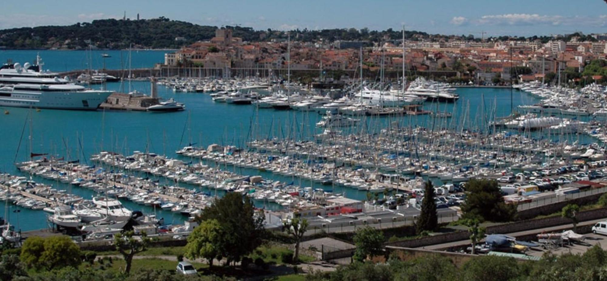 Crew Lighthouse Hostel Antibes Bagian luar foto