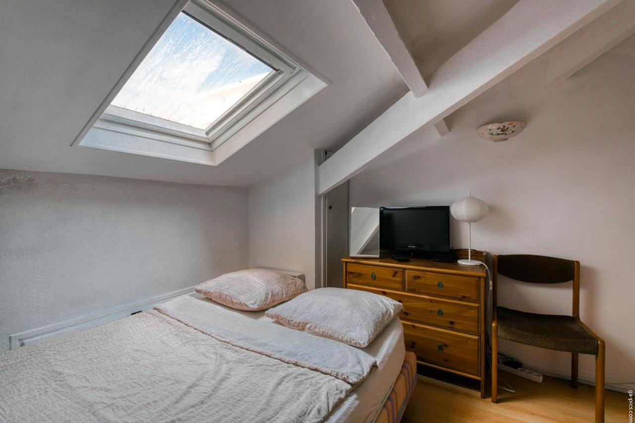 Crew Lighthouse Hostel Antibes Bagian luar foto