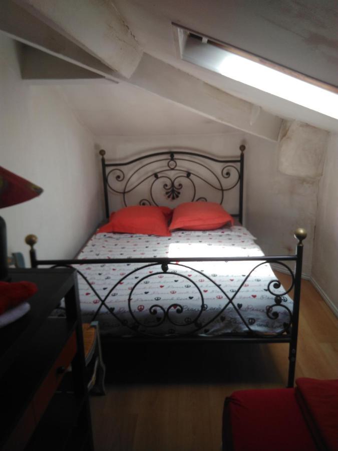 Crew Lighthouse Hostel Antibes Bagian luar foto