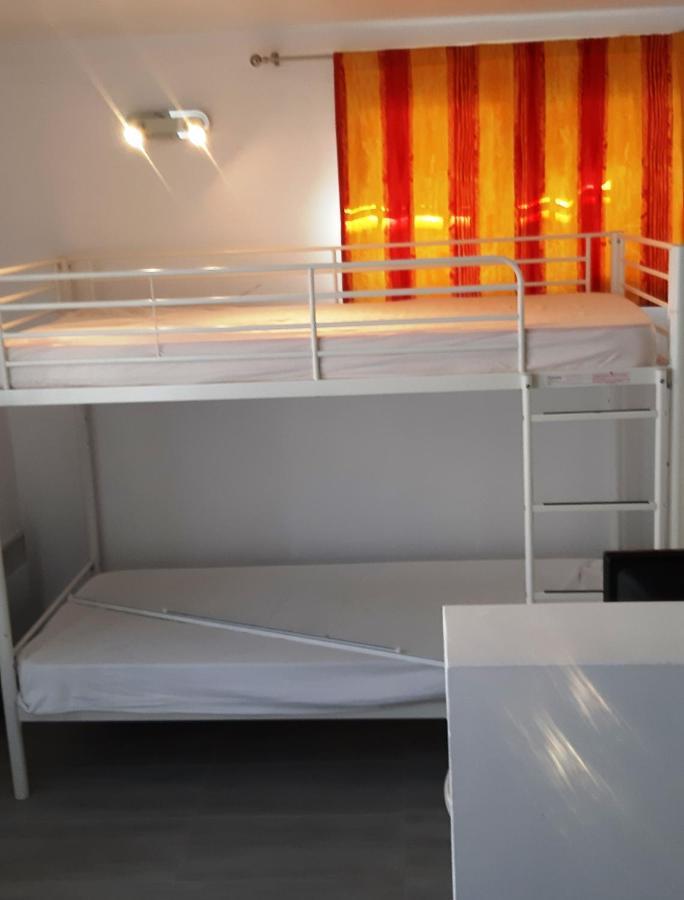 Crew Lighthouse Hostel Antibes Bagian luar foto