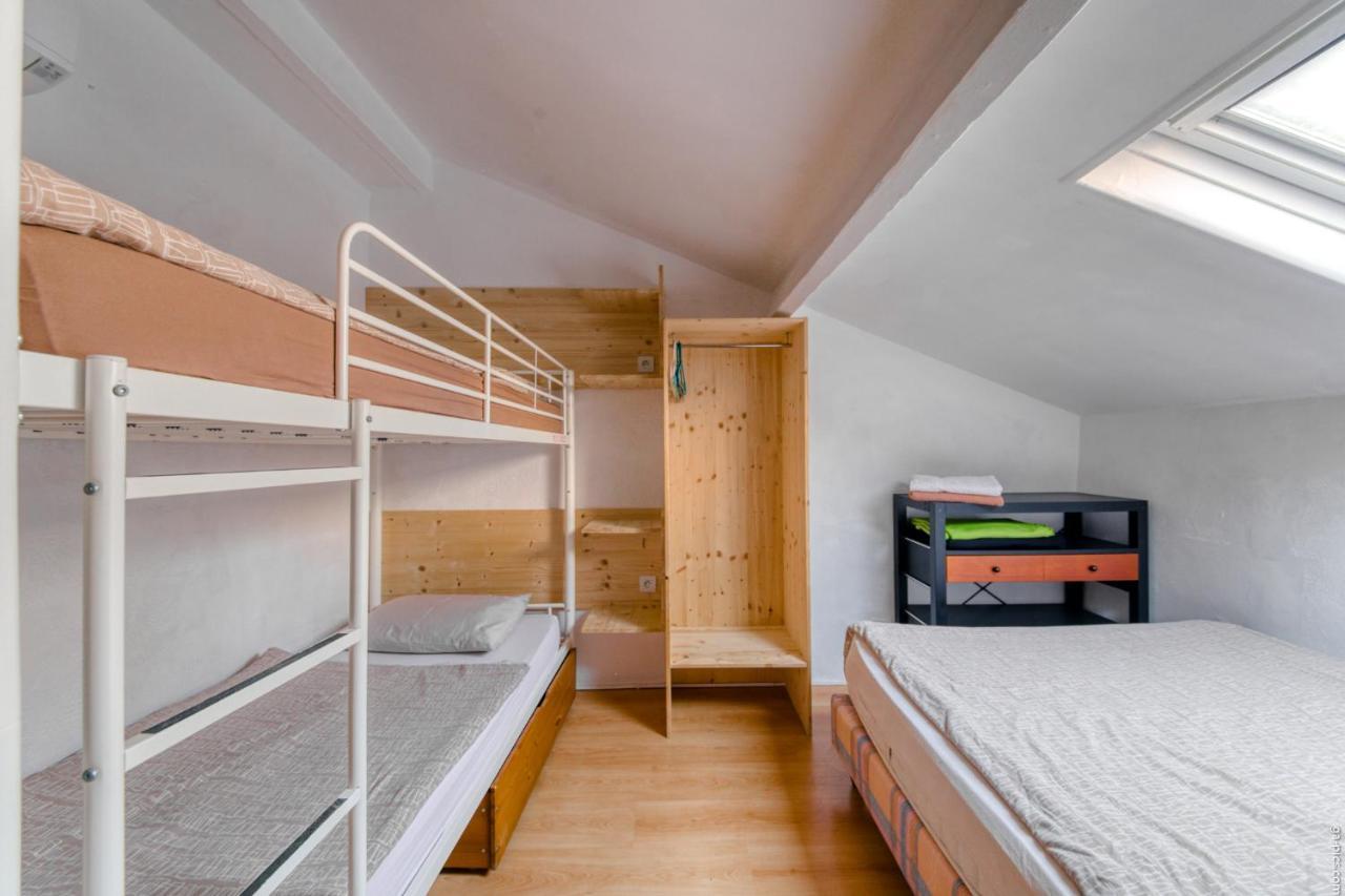 Crew Lighthouse Hostel Antibes Bagian luar foto