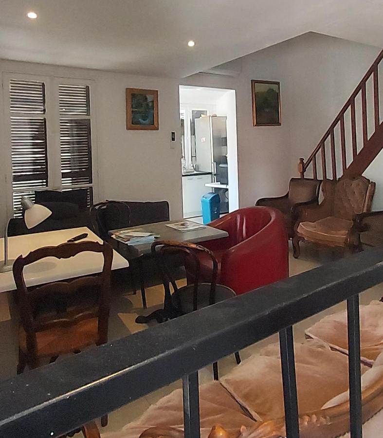 Crew Lighthouse Hostel Antibes Bagian luar foto
