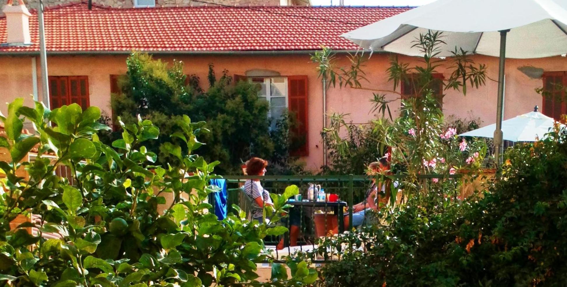 Crew Lighthouse Hostel Antibes Bagian luar foto